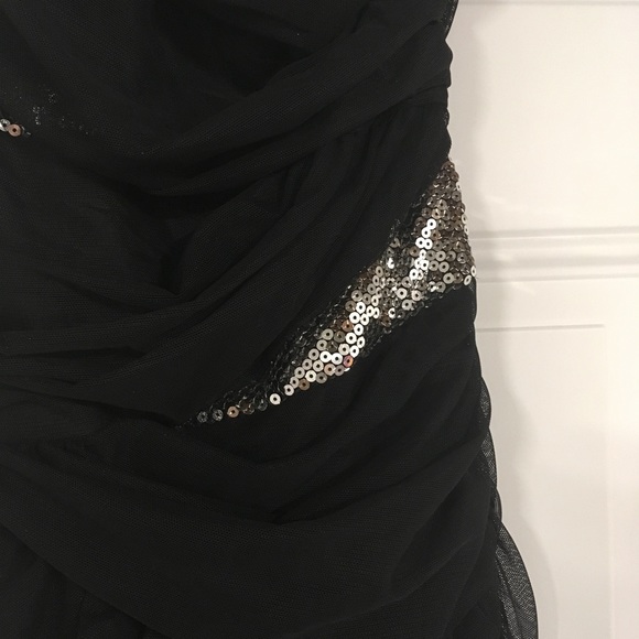 Little Black Dress (One Shoulder) - Picture 5 of 6